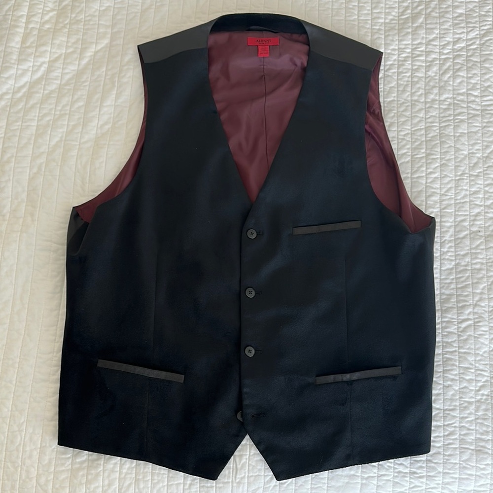 Alfani Black and Burgundy Men's Vest